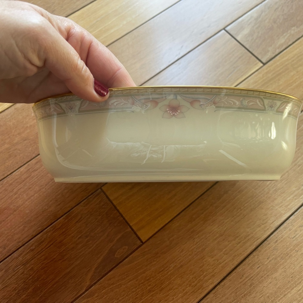 Lenox BELLAIRE 9.5" Oval Vegetable Bowl, Ivory with Gold Trim,